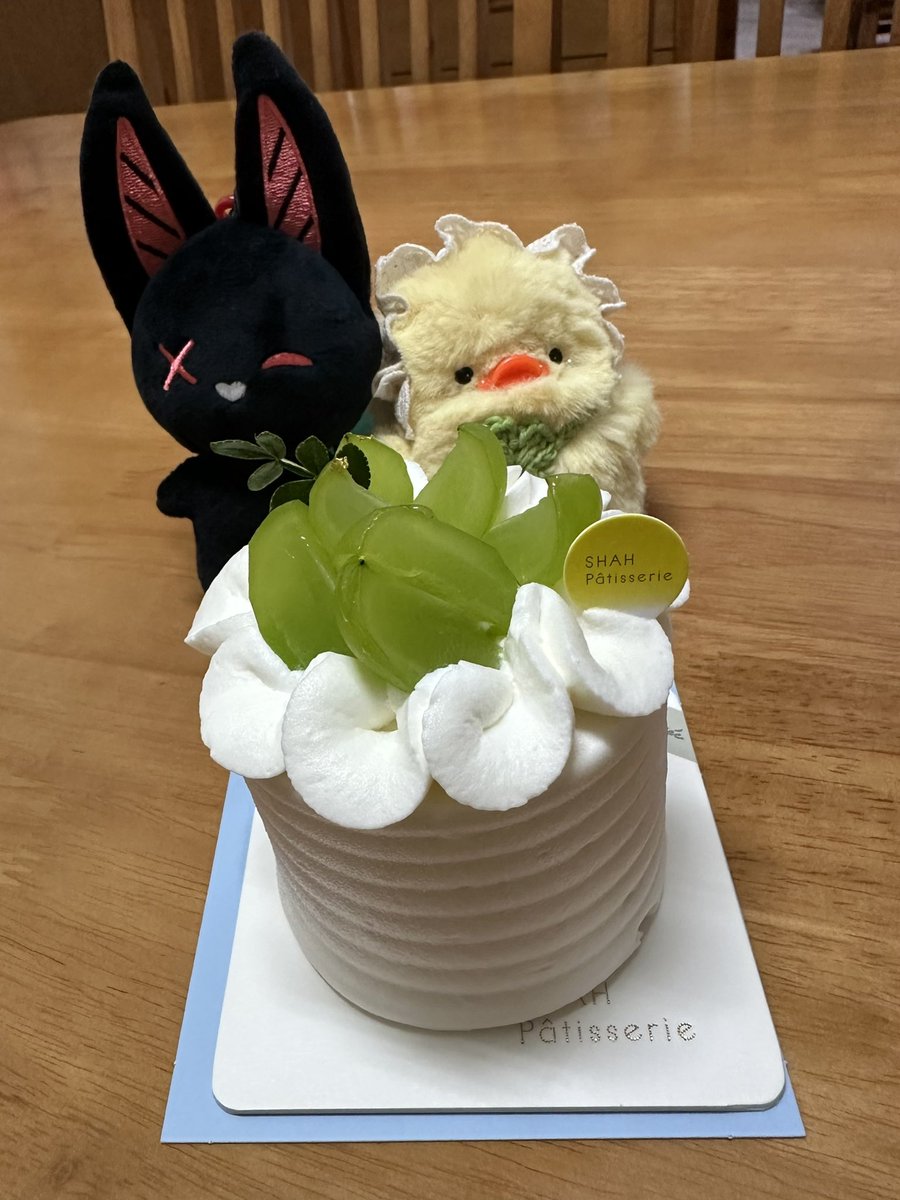 Kei_L1104's tweet photo. Today is my birthday 🎉 
A small cake for myself 🎂 https://t.co/9Jre38qDro