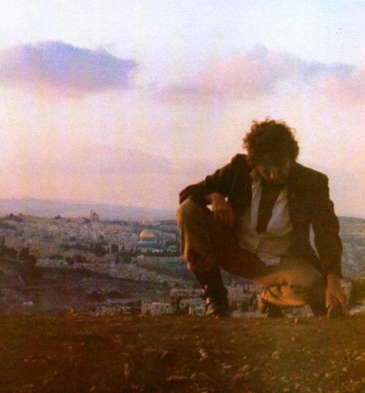 NiohBerg's tweet image. Bob Dylan is a Jew and a Zionist who has always supported Israel&apos;s right to exist and defend itself, unlike yourself. 

Either you had no idea, or you are deliberately defiling his artistry and his music.

Disgusting.