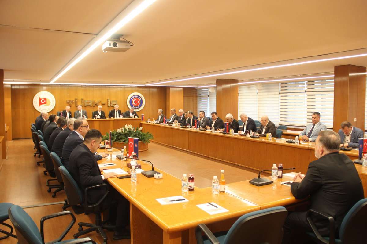 TÜRK-İŞ tweet media