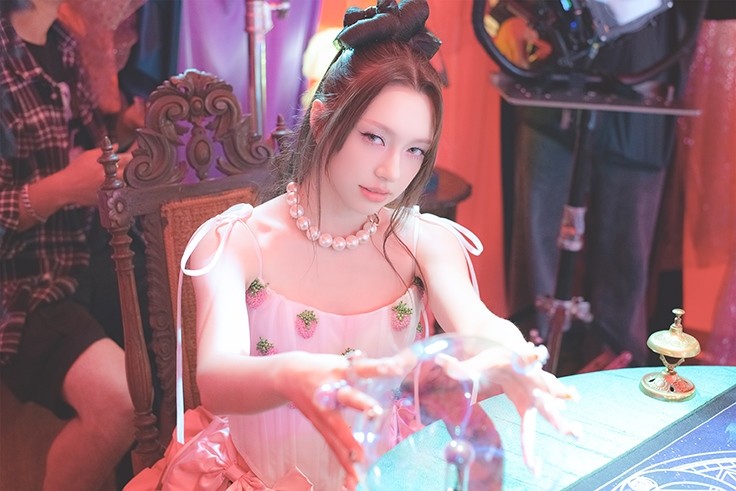 🍈 | Confira fotos de bastidores da #CHANELLE na melon magazine:

EENYMEENYMINYMOE OUT NOW!
#TooMuch_Part1 
#EENYMEENYMINYMOE