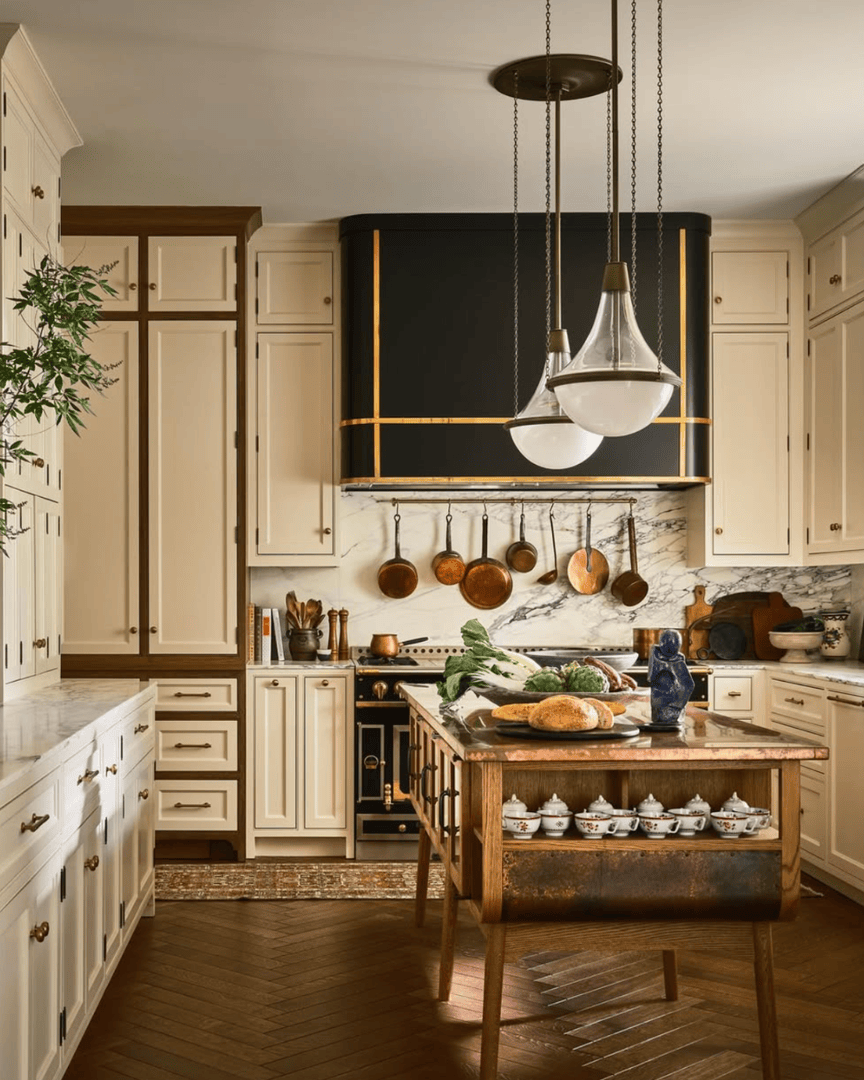 KBIS's tweet image. Metalwork with attitude. ⚙️

Raw Urth Designs makes the #KBIS2026 Hot List with handcrafted hoods built to stand out.

See them at W387. Register now: bit.ly/KBIS2026-X

📸 Raw Urth Designs