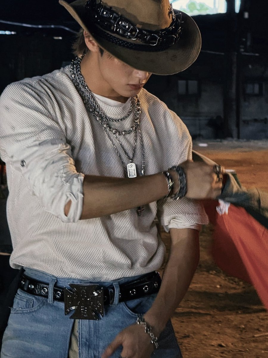 อัญเลือกมาเลยดีกว่า จะไปเป็นคุณนายในวัง หรือจะเป็นแม่เลี้ยงฟาร์มม้า