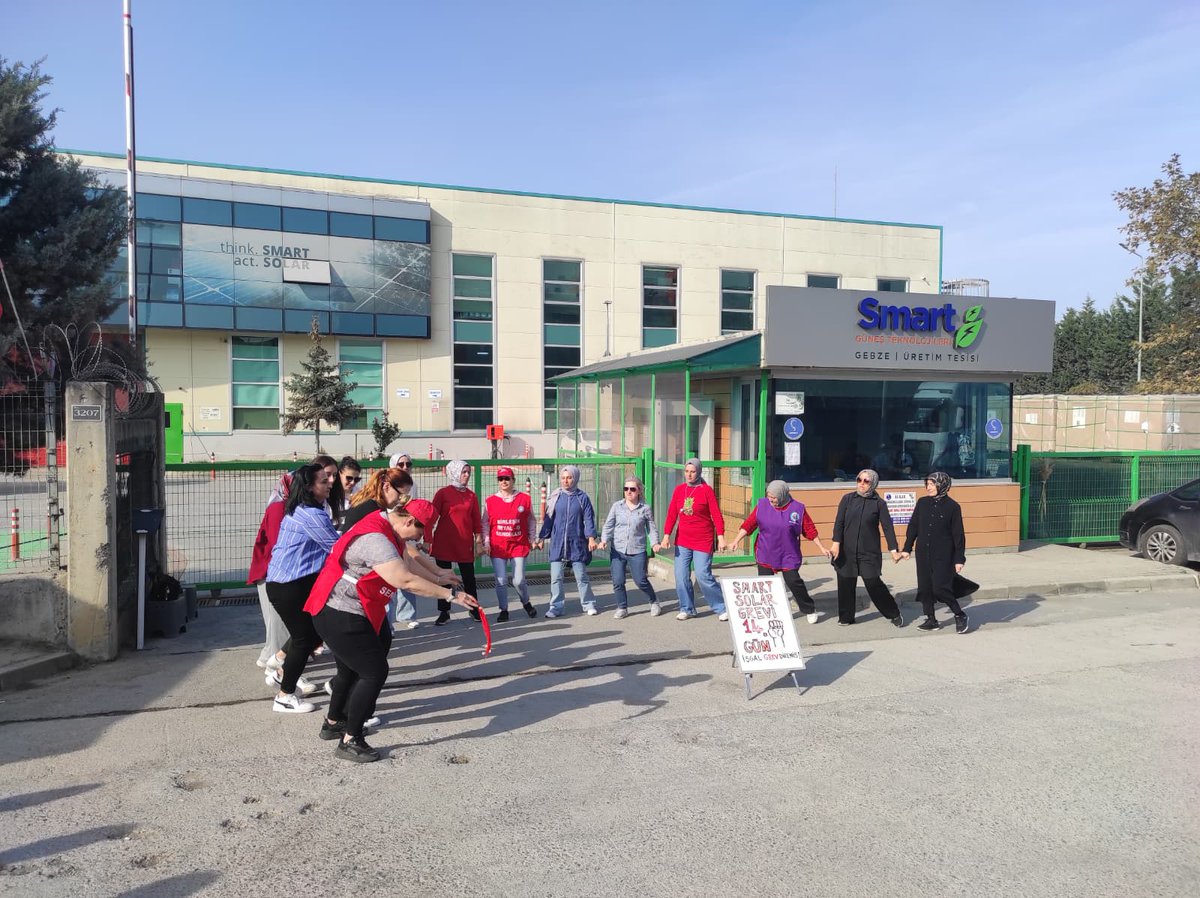 dip_org_tr's tweet image. 📢Smart grevi 14. gününde, grevde emekçi kadınlar en önde!

🔴GOSB Tembelova&apos;da kurulu bulunan ve Birleşik Metal-İş&apos;te (@BirlesikMetal) örgütlü #SmartSolar fabrikasında işçilerin insanca geçinebilecekleri bir ücret için çıktıkları grev 14. gününde. Greve fabrikanın çoğunluğunu…