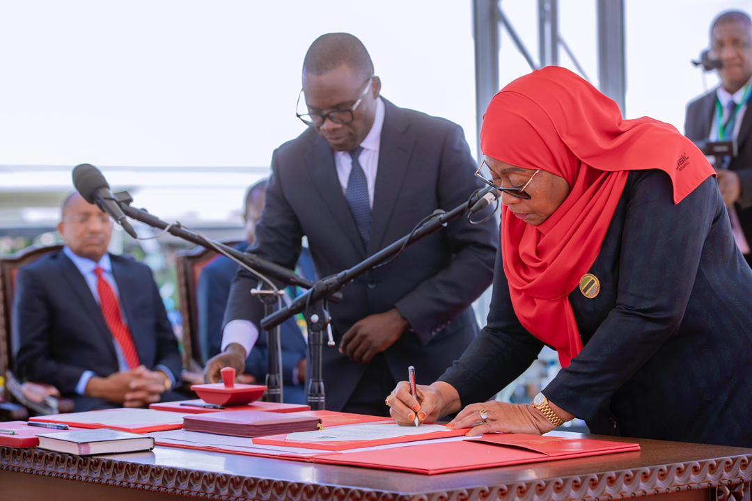 "Demokrasia haipimwi kwa nani kashinda uchaguzi, bali kwa jinsi tunavyoendesha mambo yetu baada ya uchaguzi. Tutakuwa na nguvu zaidi pale kila sauti, chanya na hasi, zinaposikilizwa, kuheshimiwa na kuthaminiwa, na vile vile, tunapoweza kuponya penye maumivu" SSH
#ProtectDemocracy