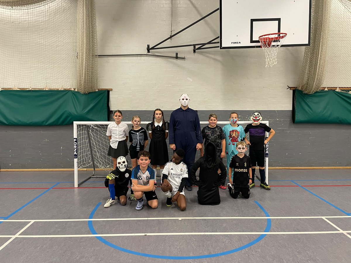 Our mini kickers and under 11’s team had a spooktacular time at football training on Saturday! 👻 So many great costumes and smiley faces!! #grassrootsfootball