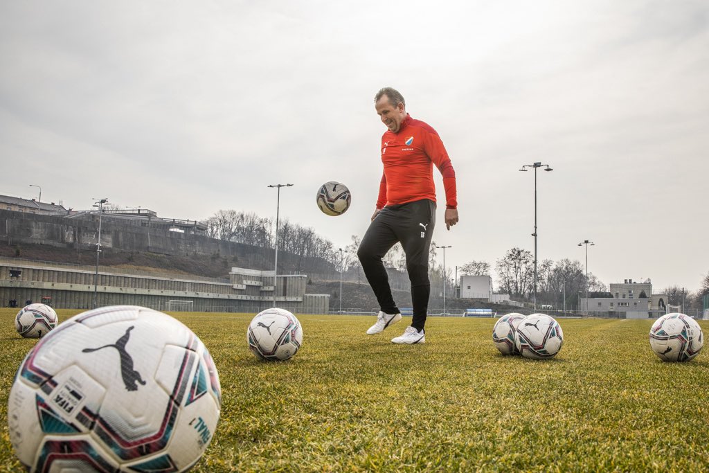 BEZ FRÁZÍ tweet media