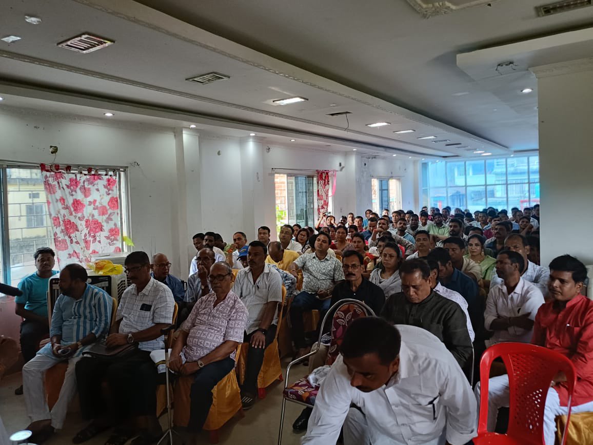 HarishD_BJP's tweet image. असम प्रवास के क्रम में आज हैलाकांडी जिले के हैला कांडी व अलगा पुर काटली चेरा विधानसभा की संयुक्त वैठक में भाग लिया  !

बैठक में जिला अध्यक्ष श्री कल्याण गोस्वामी जी जिला प्रभारी श्री सुदीप चक्रवर्ती जी माननीय सांसद श्री कृपा नाथ जी मल्लाह जी  श्रीमती मून स्वर्णकार जी सहित सभी…