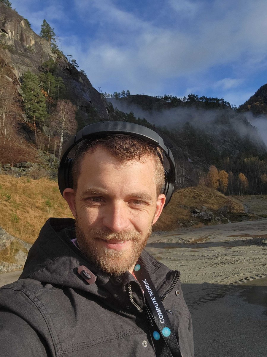 Hyperstackcloud's tweet image. ⚙️📷 Big things are powering up in Norway.

Our CPTO, Cory Hawkvelt, was on-site this week as we prep the next phase of our data centre expansion - soon to be home to hundreds of NVIDIA RTX Pro 6000 SE GPUs.

More GPUs. More throughput. More room to build what’s next in AI.…