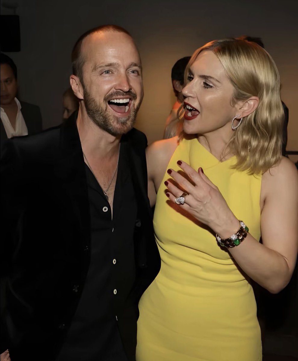 ما بين لحظة خروج كيم من العالم ودخول جيسي له ، يا له من لقاء رائع بين الشخصيات الثانوية.