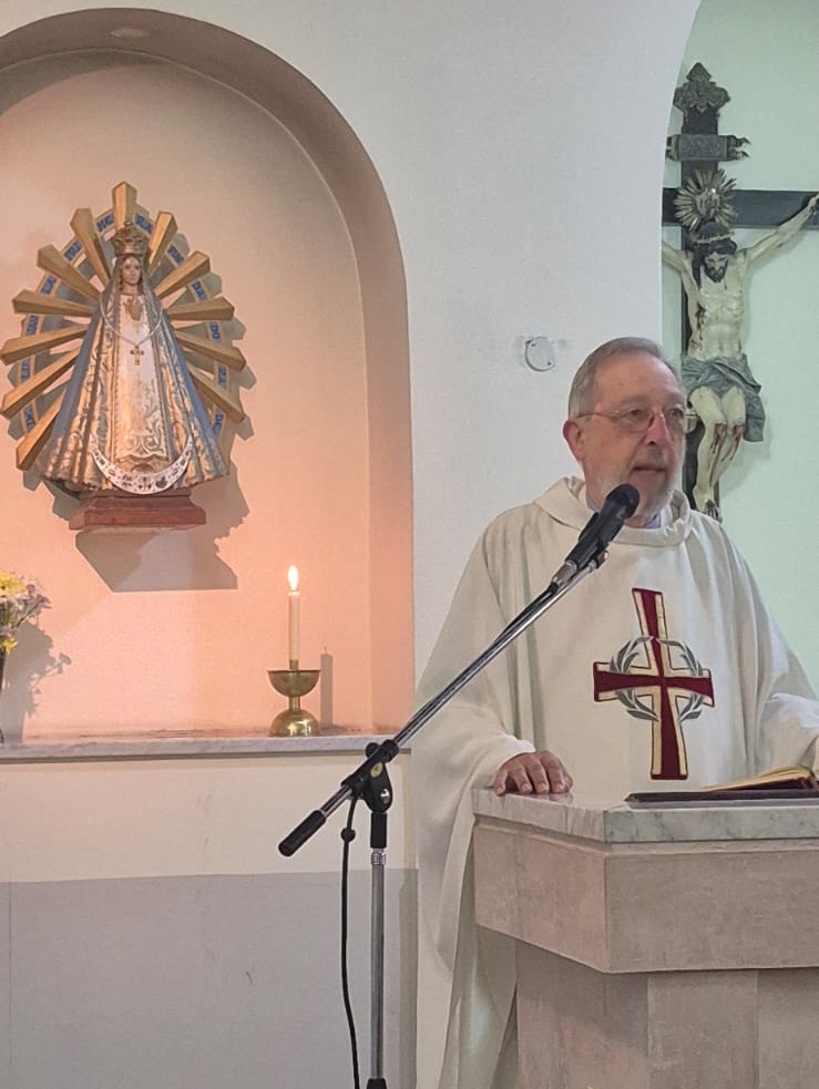 En el altar lo acompañaron monseñor Jorge Casaretto y monseñor Juan Carlos Romanín, y concelebraron todos los obispos presentes en la Asamblea, en un clima de gratitud y comunión fraterna.

ℹ️ Más información en: episcopado.org

#Comunicación #CEA