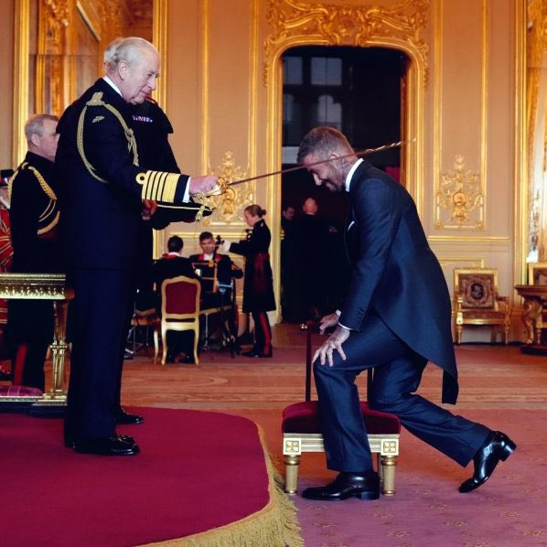 footy_hubX's tweet image. 🚨𝐎𝐅𝐅𝐈𝐂𝐈𝐀𝐋: Sir David Beckham: The football icon has been knighted by King Charles III at Windsor Castle for his remarkable service to sport and charitable work. 🎖️🏴󠁧󠁢󠁥󠁮󠁧󠁿✨