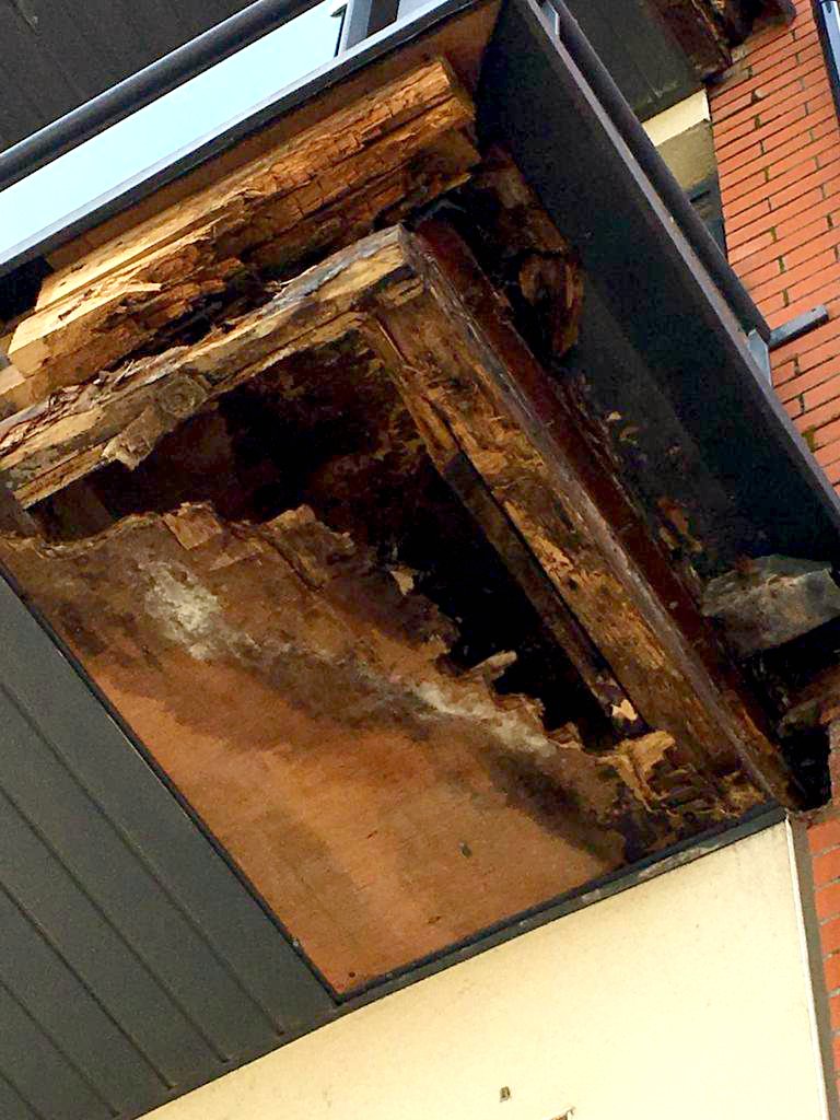 FireTrapIreland's tweet photo. @paddycosgrave Don't forget the rouge Developer's fleecing home owners for €€€€€€hundreds of thousands, leaving them in dangerous buildings as they move onto their next victims! https://t.co/MaIbAJ5YCg