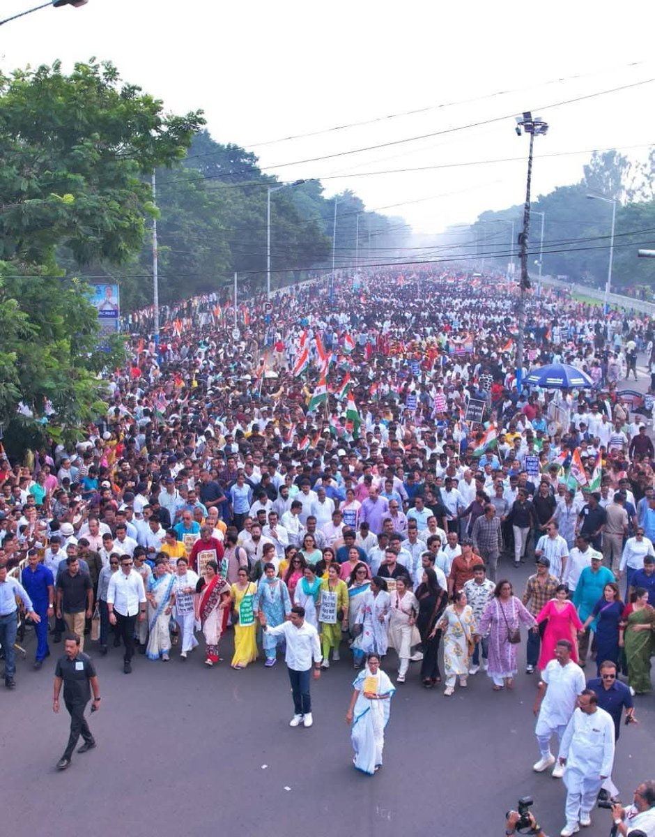 বাংলার মানুষ ভরসা করে MADAM - কে 
বাংলার মানুষ ভালোবাসে - দিদিকে 
বাংলার মানুষ জানে বাংলাকে রক্ষা করতে পারে,।।।বাংলার মা মমতা ❤️🙏❤️
<a href="/abhishekaitc/">Abhishek Banerjee</a> <a href="/MamataOfficial/">Mamata Banerjee</a> <a href="/NilanjanDasAITC/">Nilanjan Das</a> <a href="/ItsYourDev/">Debangshu Bhattacharya Dev</a> <a href="/MlaApurba/">Apurba Sarkar David</a>