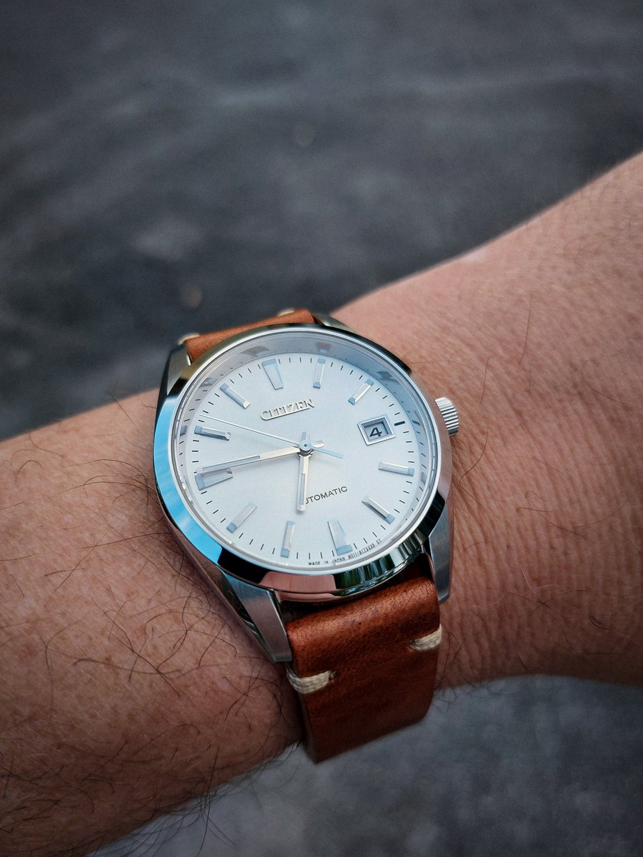 FarandPaulJr's tweet photo. Good morning to all who still wear wristwatches even though your cell phone can give you the time of day. https://t.co/f4FY3xI5C6
