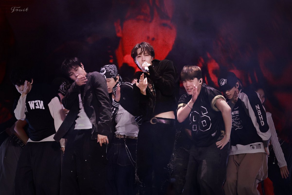 dtsky1's tweet photo. I vote #jhope for #2025MAMAVOTE https://t.co/127mFTGSvK