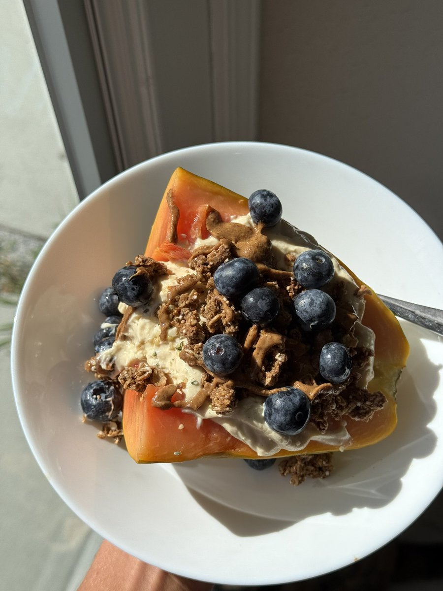 papaya yogurt bowl 🤤🫐🍯