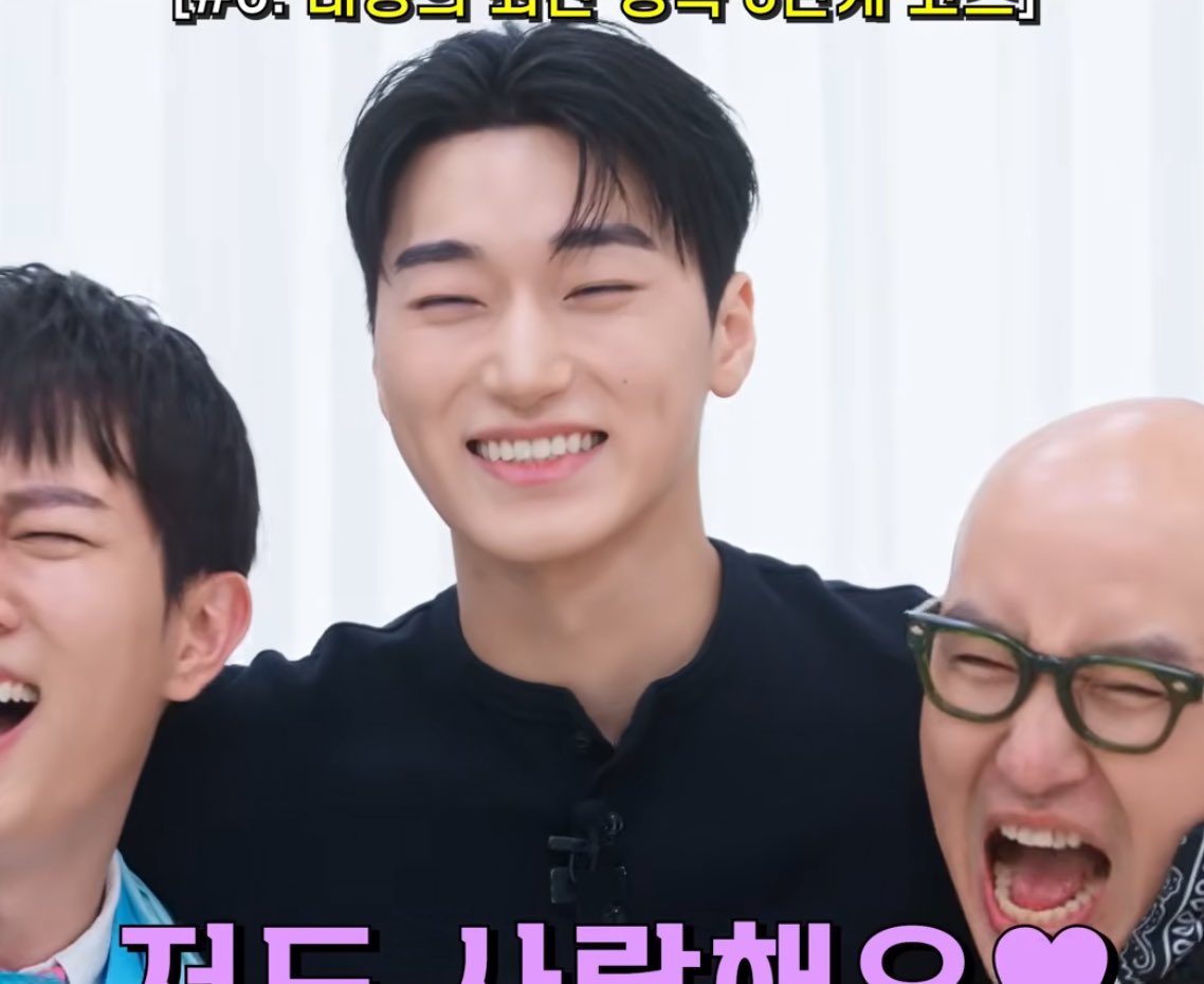 csbyeol's tweet image. he looks so happy 😭😭