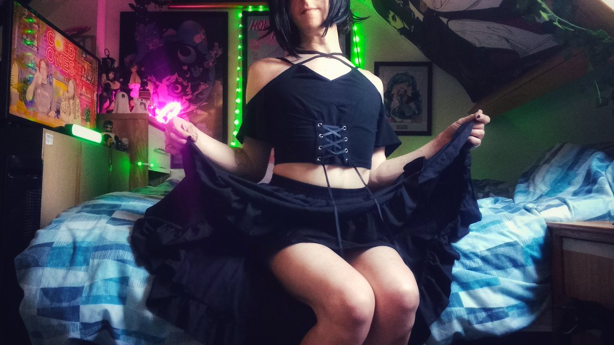 Dizzyeksdee's tweet image. Just because you're a femboy, doesn't mean you have to dress like every other femboy 

#femboy #goth