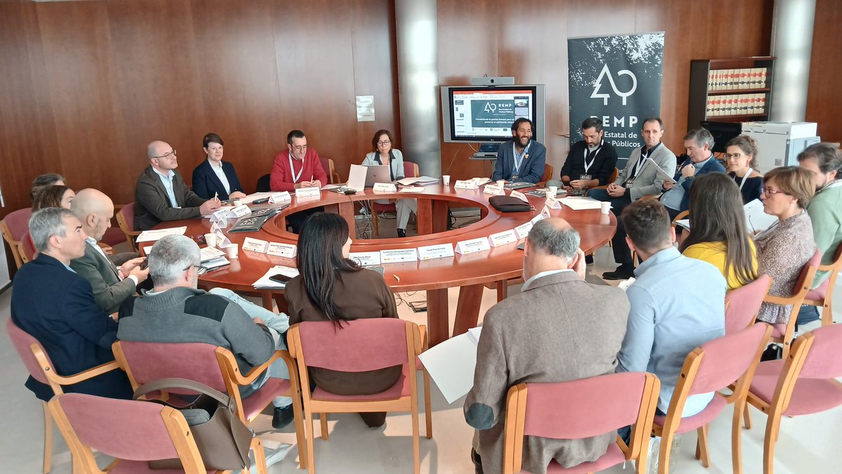 REMP_es's tweet image. La #REMP ha constituido hoy en Teruel su junta directiva. 

Ana Cecilia Oliván, Directora Gral. de Gestión Forestal del @GobAragon, será su presidenta.

Una nueva etapa para fortalecer la gestión sostenible y la bioeconomía. 

@FBiodiversidad #PlanDeRecuperación #ProyectosPRTR