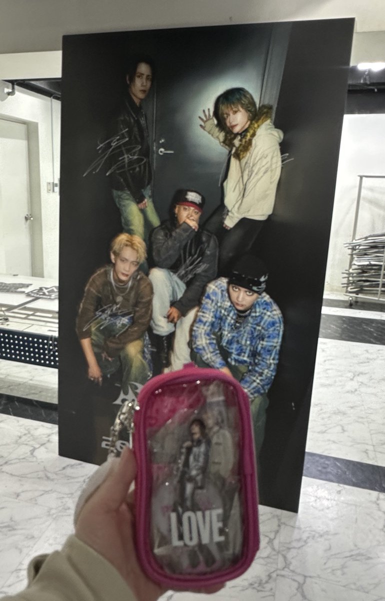 ldh_v_mm's tweet photo. 『M5VSR NIGHT』めちゃ楽しかったです✨️
ダンサーの皆さんやゲストアーティストの皆さんめちゃくちゃかっこよかったし最高でした❤️🔥
MCとDJのお二方も盛り上げてくれてありがとうございました🎤💿
そして衣装もかっこ可愛い🫶❤️🔥🔥
#M5VSRNIGHT
#shortround @info_SHORTROUND
#MA55IVE #THERAMPAGE https://t.co/wpdfiXaMEN