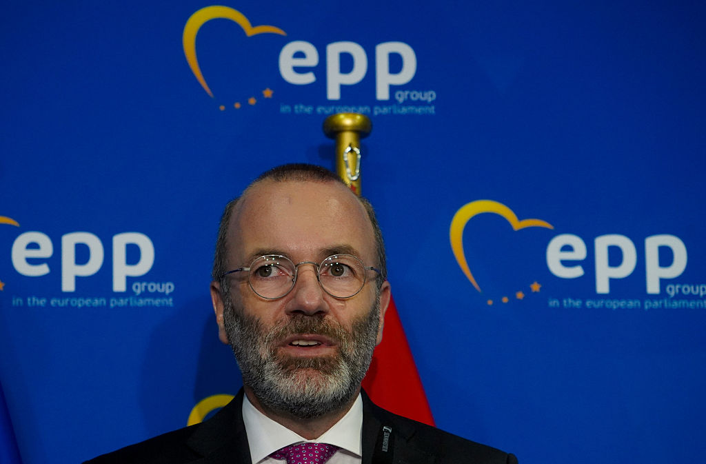 Euractiv's tweet photo. EXCLUSIVE: EPP chief Weber seeks to parachute top aide into lucrative job https://t.co/TajtD1LjWS https://t.co/6r0Mc2F6TY
