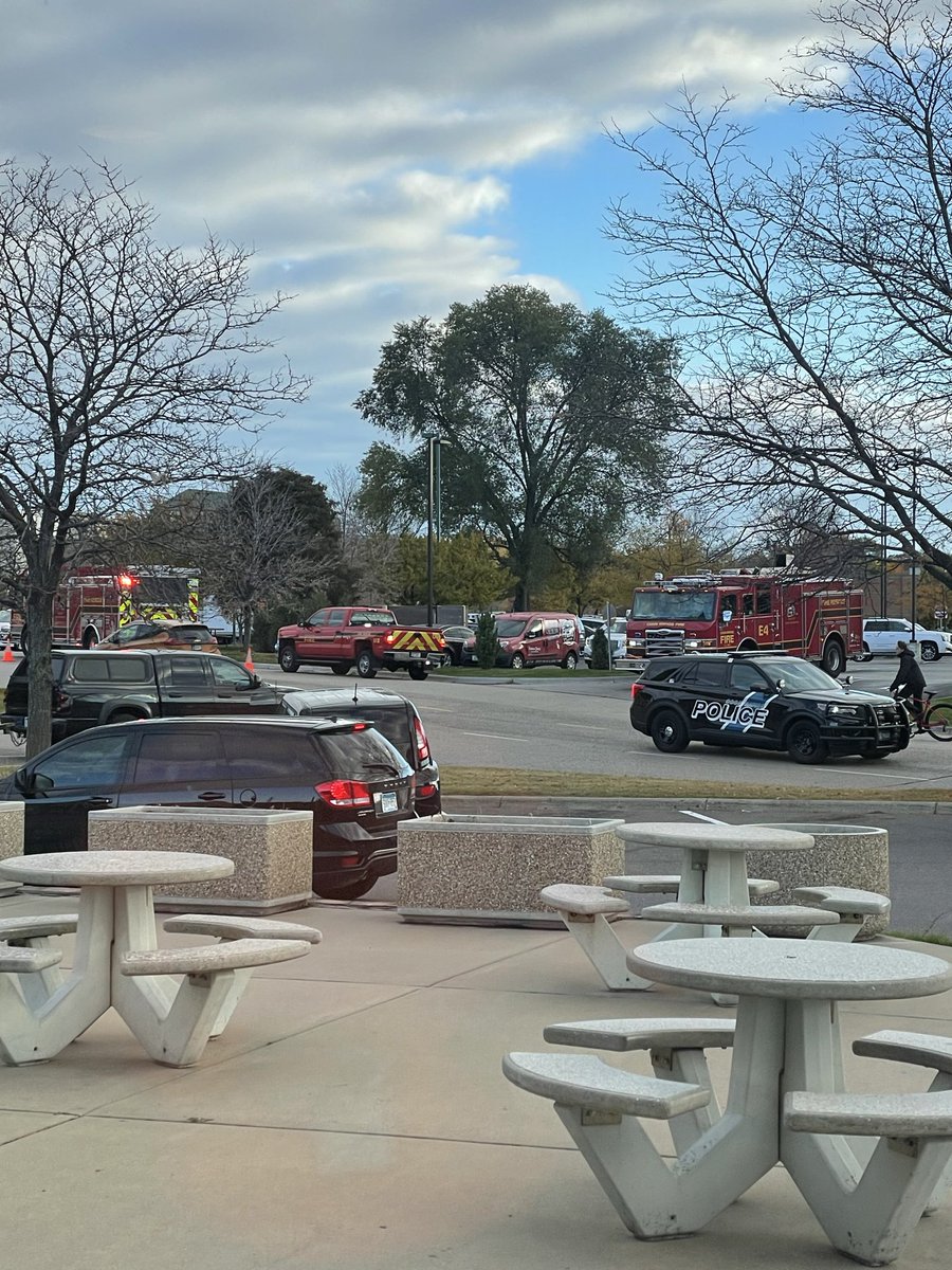 jcprescott's tweet photo. A Famous Dave’s cot fire across the street from me and my friends on Saturday. Thankfully no one was hurt. https://t.co/VN9rzKDLei