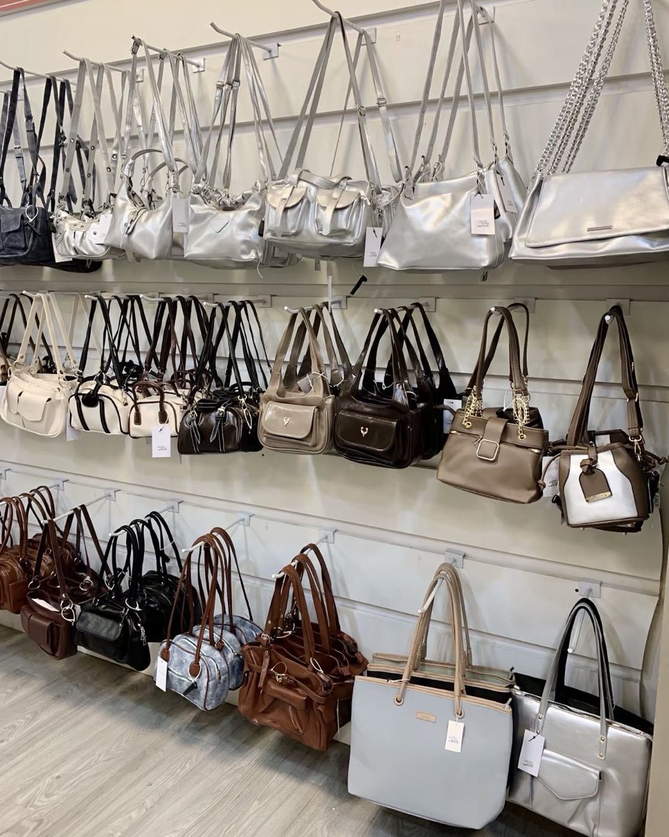 big thanks to lavala for saving my wallet…
all bags only 59K…. in this economy?!😭🤍