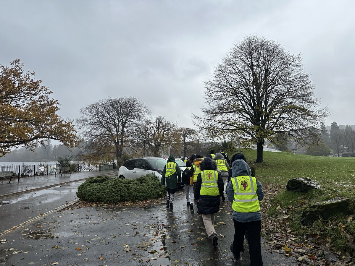 ECS_Keighley's tweet image. Our intrepid yr 5/6 adventurers have made it to Bowness on Windermere for a lovely cruise around the lake. The rain isn’t dampening our spirits so far! #culturalcapital #lifeexperiences #greatfun #community #collaborate