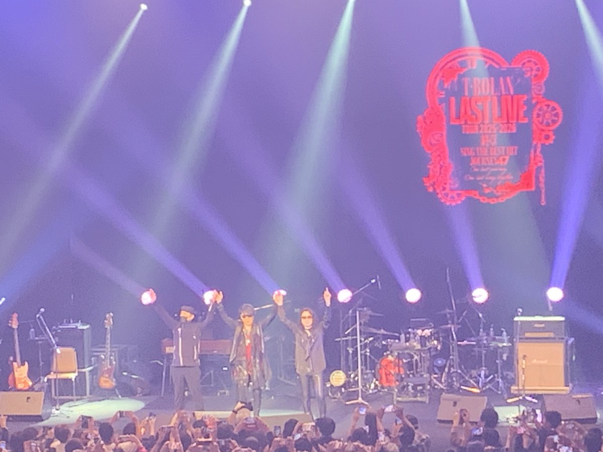 最後森友さんが「ここからは撮影オッケーにします！」と言ってくれたので数枚写真撮った後は舞台袖にはけるまでずっと拍手していたのだが、ほとんどの人がずっと撮りっぱなしで拍手がまばらだったのには（何かが違うんじゃないか）と違和感しかなかった。最高のライブだっただけに寂しく感じたな…。