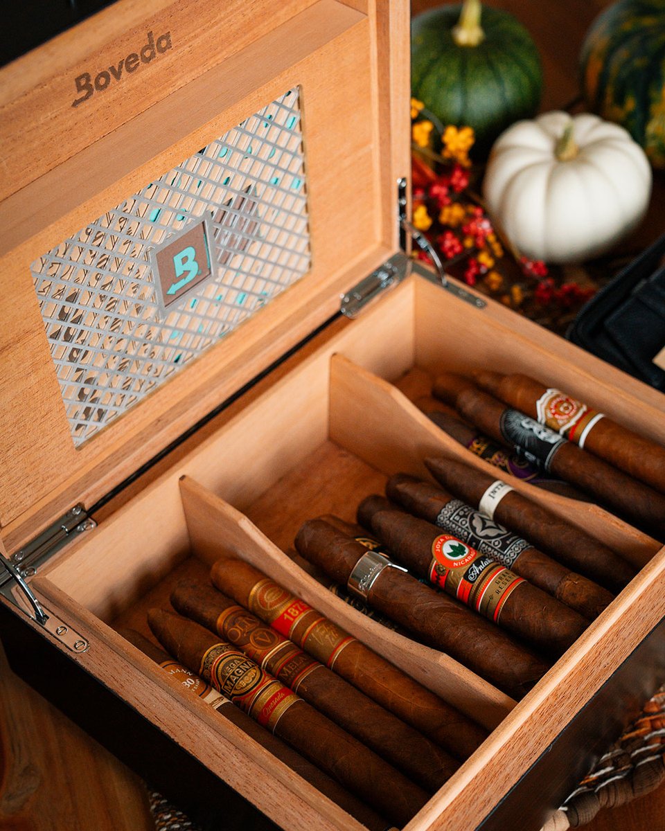BovedaInc's tweet image. ✴️Pumpkin spiced cigars? Nah, give us the classics.🔥 

 #Humidor #CigarCommunity #CigarLovers #Boveda #BovedaHumidor #LoveYourCigars