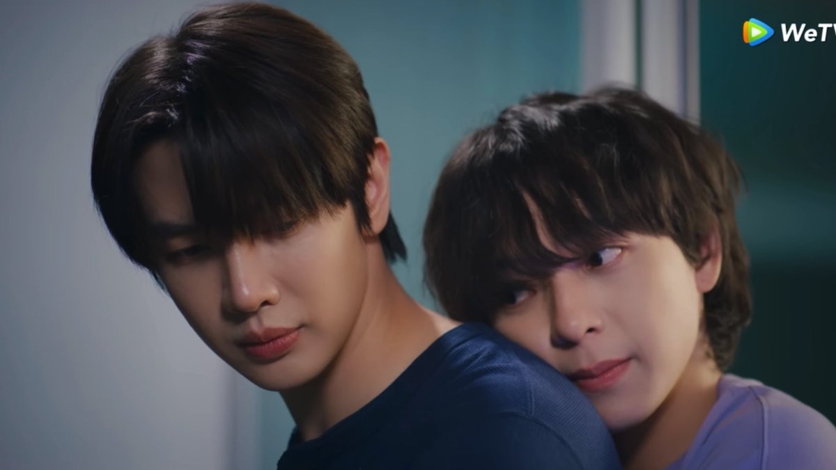 imaxkyyou's tweet image. แล้วคือซีนนี้พี่ธีร์เศร้าได้หล่อชิบหายยยยยย กุกรี้ดจนแทบบ้า น้องโซ่มากอด back hug อีก โคตรจะน่ารักอะ หน้าหวาน ตาหวาน แก้มย้วย ฮื่อออ เมะเคะในอุดมคติกุมากๆๆๆๆ😭😭😭 พี่ธีร์น้องเด๋อที่ถูกต้องมากกกกกกก 😭

MAXKYBAS WETV ORIGINAL

#ซอโซ่ล่ามธีร์
#maxkybas #แม็กกี้บาส