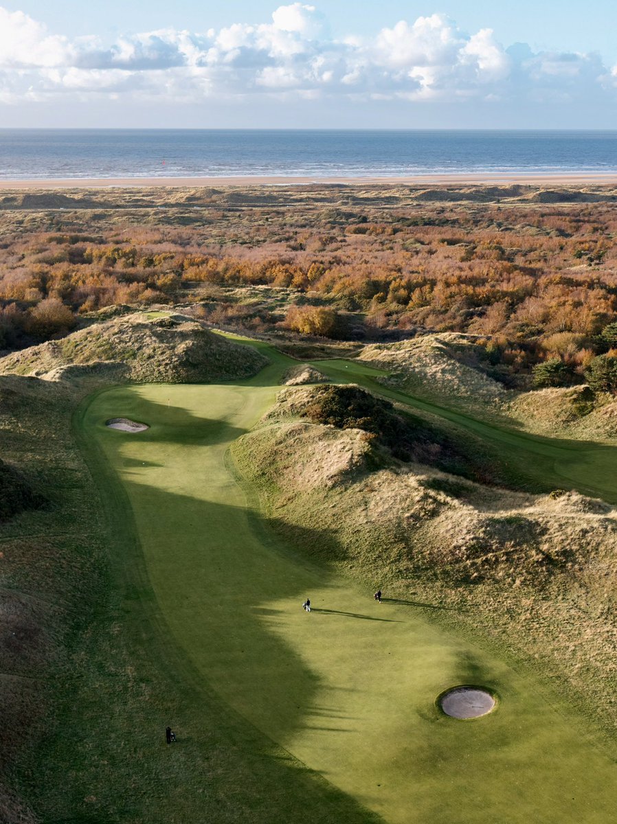 A view down the 13th with the Irish Sea waves crashing in the distance. Autumn is in full show. 🍂⛳️ #HillsideGolf #AutumnGolf #LinksBeauty