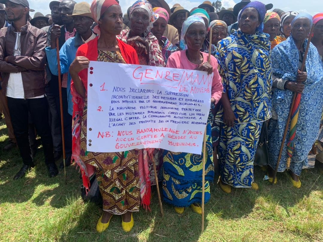 Aiglekivu003PKM's tweet photo. 🚨❗️🚺Femmes #Banyamulenge de #Minembwe : assez ! Les embargos et la politique militaire burundaise nous privent de produits essentiels. Nous ne devons de comptes à personne. #DroitsDesFemmes #StopEmbargo
@hrw
@UN_Women @UNWomenWatch @kweziFaustin1 @i_Birere @PatriceNgira https://t.co/1e7tlUTPBu