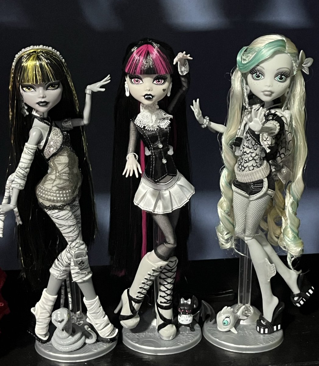 Vampireg0th4's tweet image. e eu comprei e só não comprei todas pq não tinha dinheiro suficiente