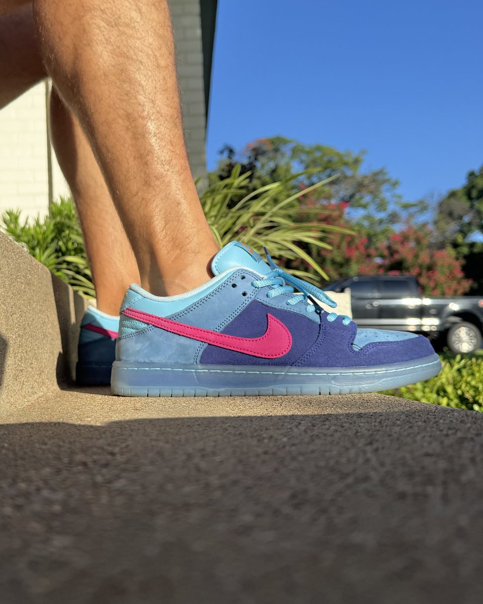 RPHorn's tweet image. We&apos;ve got a week of mid 80&apos;s on deck here in TX so taking advantage of a few more days of shorts. Hoping fall officially arrives next week! 🍂

#RunTheJewels #RTJ #NikeSBDunk #NikeSB #NikeSBDunkRTJ #kotd #yoursneakersaredope #wearyourkicks