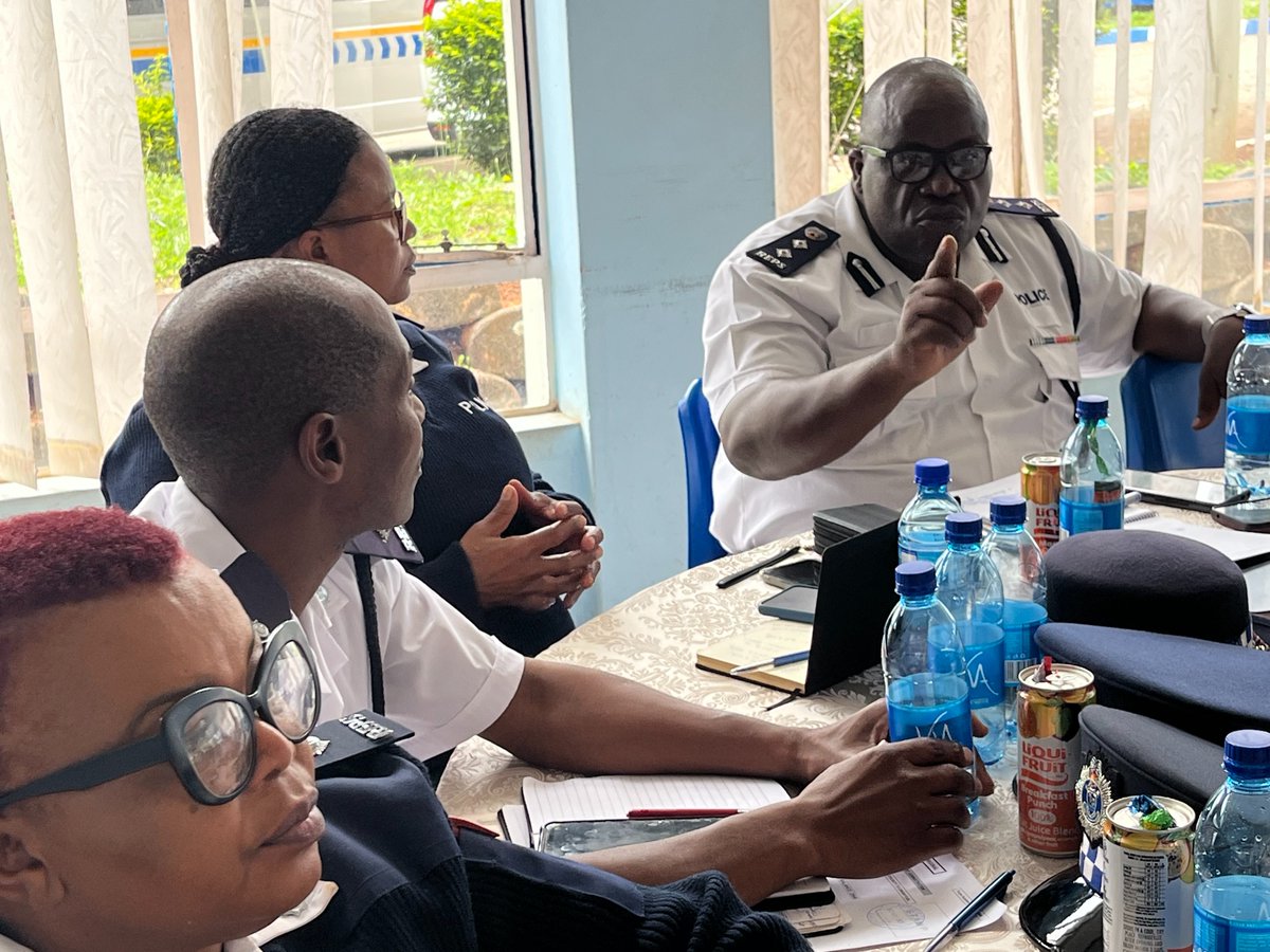 redcrosseswatin's tweet image. Serving humanity is at the heart of what we do. So, today we spent some time with the Royal Eswatini Police Regional Commanders to share information about the role of the Red Cross in hostilities and during peace times. #SafetyFirst. #savinglives #ForHumanity 
@ICRC