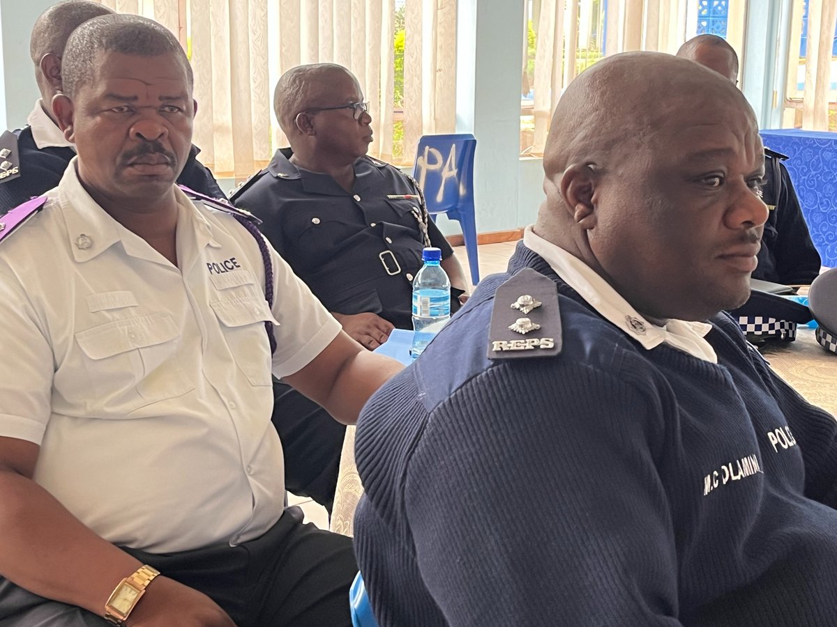 redcrosseswatin's tweet image. Serving humanity is at the heart of what we do. So, today we spent some time with the Royal Eswatini Police Regional Commanders to share information about the role of the Red Cross in hostilities and during peace times. #SafetyFirst. #savinglives #ForHumanity 
@ICRC