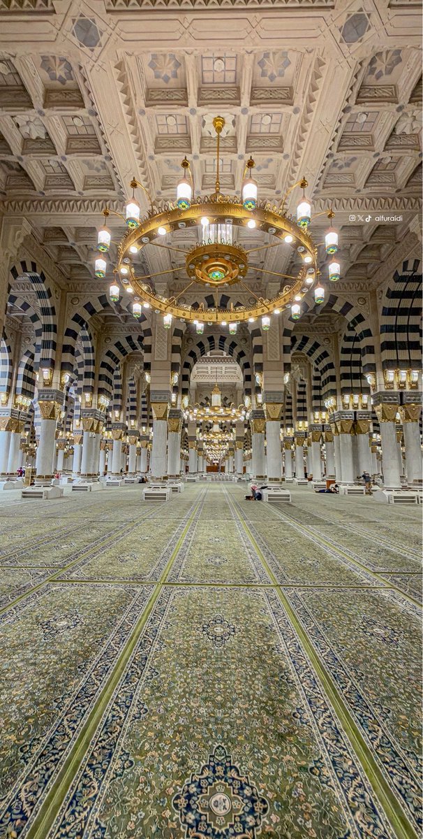 هذا المكان وحده كافٍ لنسيان تعب الدنيا #المسجد_النبوي 

 #المدينة_المنورة