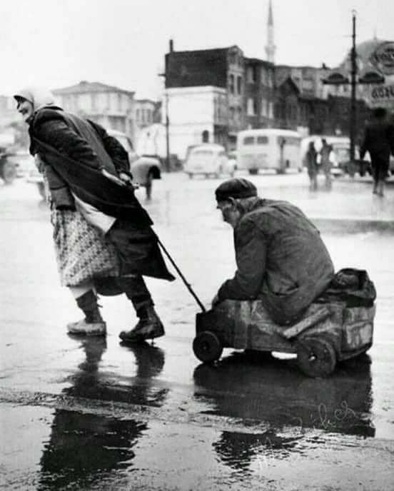 .
"وإذا تآلفت الأرواح.. فالعينُ تشبع، والقلبُ يقنع، 
وليس لهما مِن الدنيا بعد ذلك مطمَع.."🩷
.