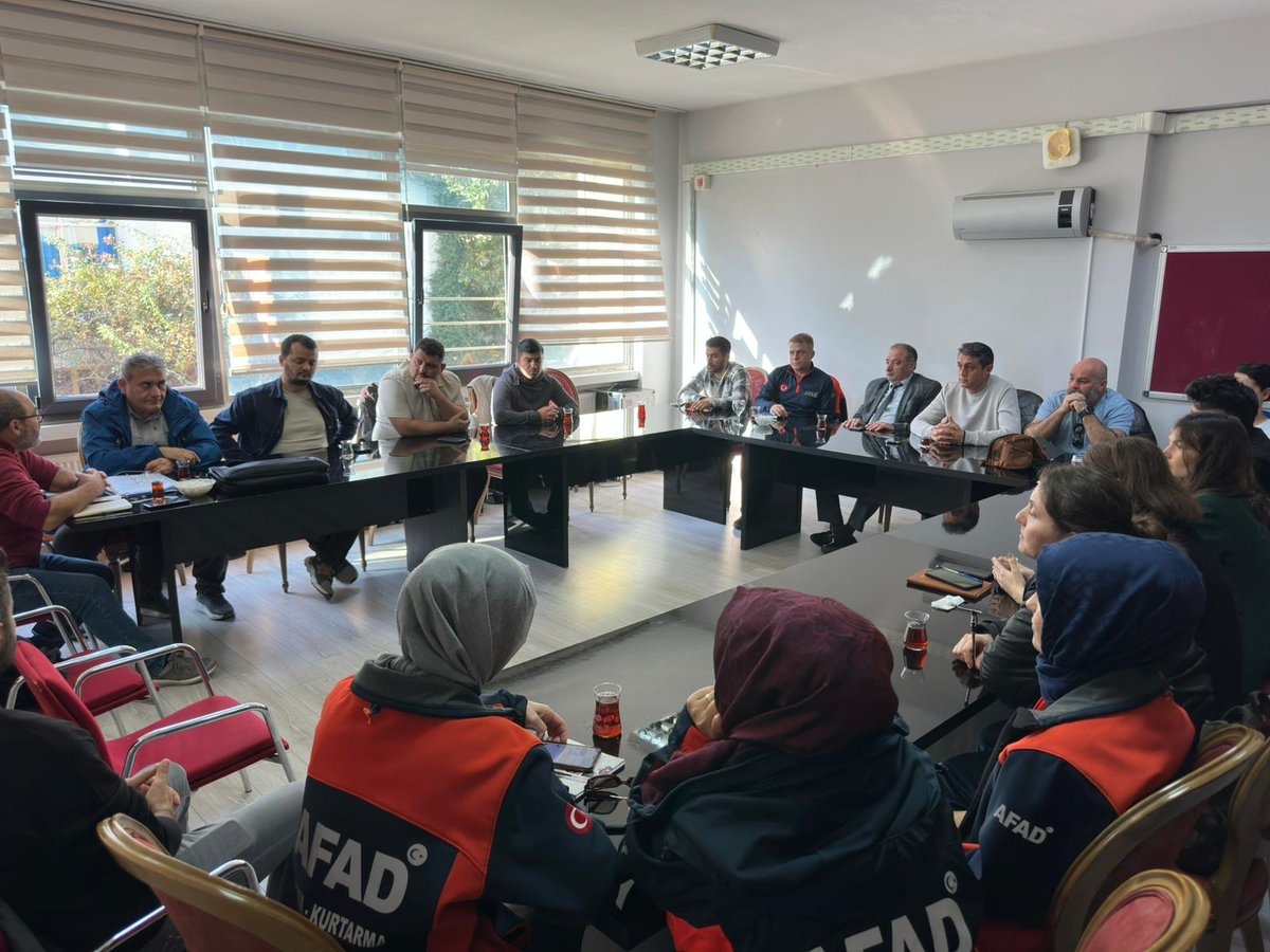 📍 ABGE Kasım Toplantısı
ENAF Projesi kapsamında özel eğitim öğretmenleri ve AFAD personelinden oluşan ABGE, BTSO Baha Cemal Zağra Özel Eğitim Uygulama Okulu’nda toplandı.
26 Kasım’daki ulusal tatbikat hazırlıkları değerlendirildi. 💪