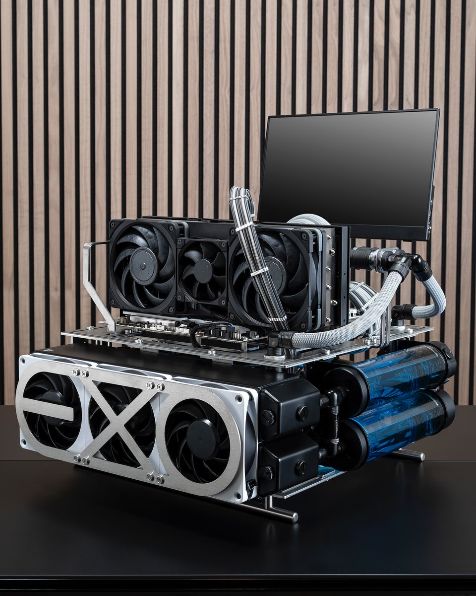 CableMod's tweet image. Test bench cases are still a thing! So many ways to make them look extra unique 🤩

By @liquidhaus