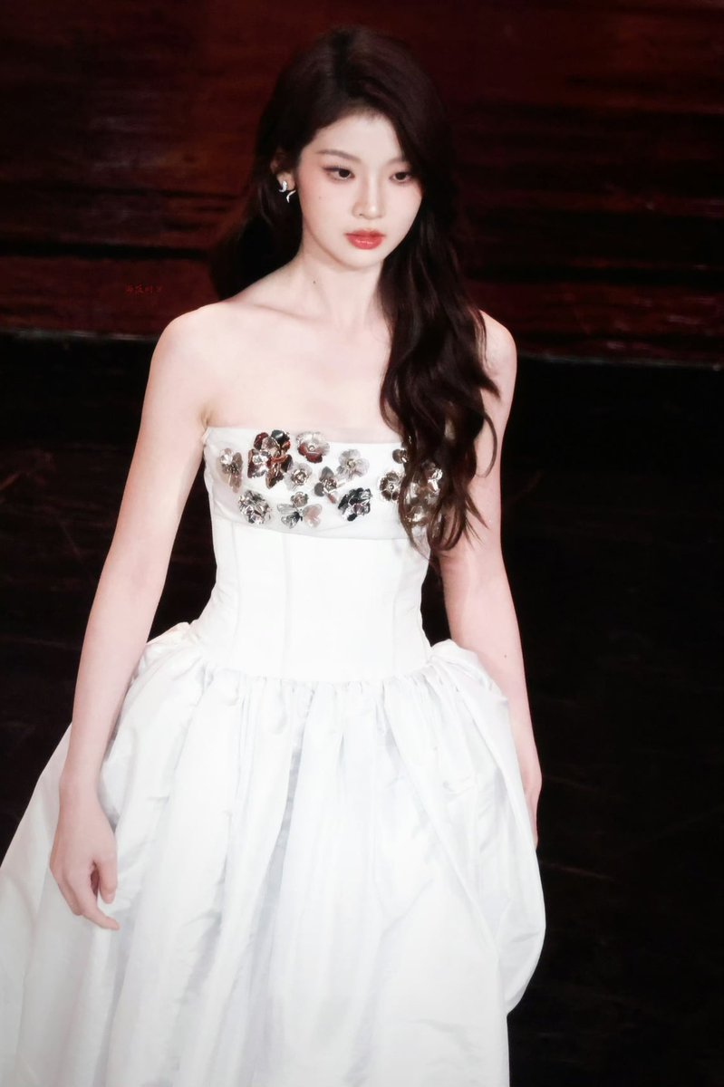 dearmiaoyi's tweet photo. 251103 雨落时分_张淼怡图站 Weibo
My princess 👑
#ZhangMiaoYi #张淼怡
#微博视界大会 #WeiboVisionConference
#2511张淼怡 https://t.co/Wp3nKECDxU