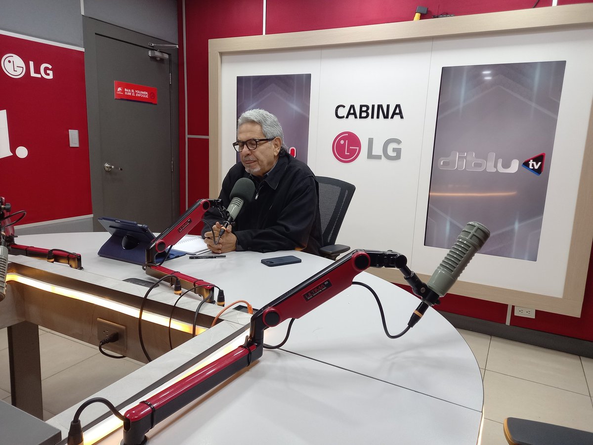PatoCornejo's tweet photo. #AlAire #LosComentaristas @ComentaristasEC por radio @Caravana750 
@RadioDibluFM 
#DiBluTV 
@zapping_ecu 

Con:

@mariocanessa 
@CarlosGalvez21 
@AndresPonce28 
@CarlosXArguello 
@jocelynvera95 
@PatoCornejo 

#CampeonatoEcuatoriano 
#ChampionsLeague https://t.co/SWuTDHSwWe