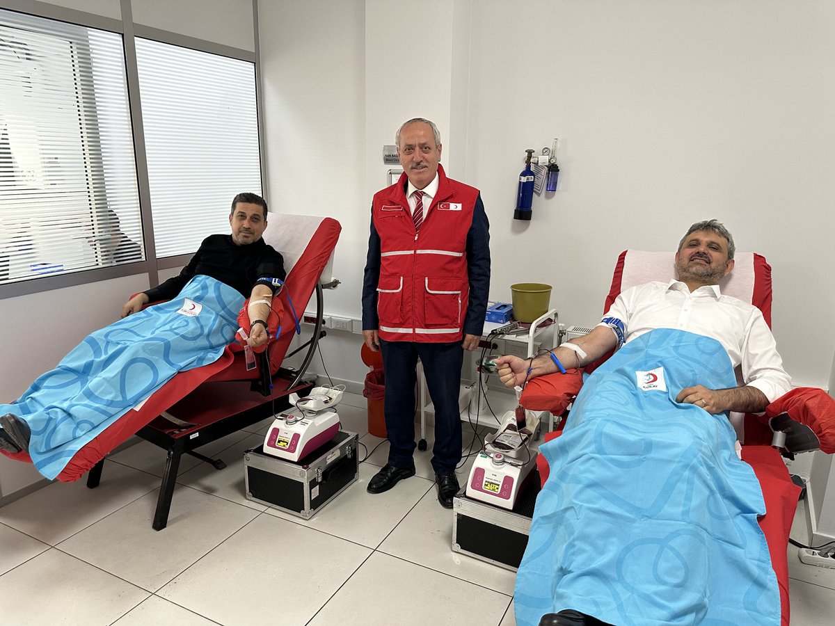 #AKGençPendik olarak, İlçe Başkanımız <a href="/Sarikaya0zer/">Özer Sarıkaya</a> ile birlikte Kızılay’a kan bağışında bulunduk.
Bir damla kan, bir hayata umut demektir. 💉❤️
Biz de bu anlayışla, her zaman iyiliğin ve dayanışmanın yanında olmaya devam ediyoruz. 🇹🇷