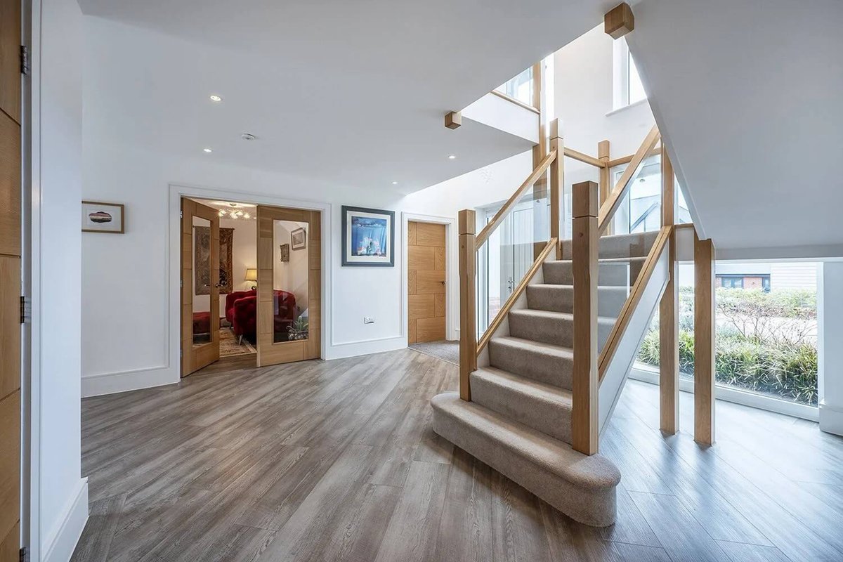 LoxoneUK's tweet image. Refined Living with Smart Control 💚
📍Solihull, UK
Listed with EB&amp;amp;P Estate Agents 

Read more about the install here:
bit.ly/4qIxPpY
 
See the listing here:
 bit.ly/3Jrx1VH 

#Loxone #UKSmartHome #LoxoneReference 

📷 Photography Copyright: EB&amp;amp;P Estate Agents