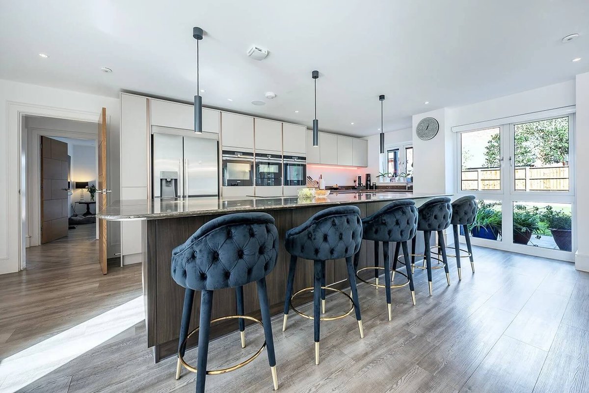 LoxoneUK's tweet image. Refined Living with Smart Control 💚
📍Solihull, UK
Listed with EB&amp;amp;P Estate Agents 

Read more about the install here:
bit.ly/4qIxPpY
 
See the listing here:
 bit.ly/3Jrx1VH 

#Loxone #UKSmartHome #LoxoneReference 

📷 Photography Copyright: EB&amp;amp;P Estate Agents