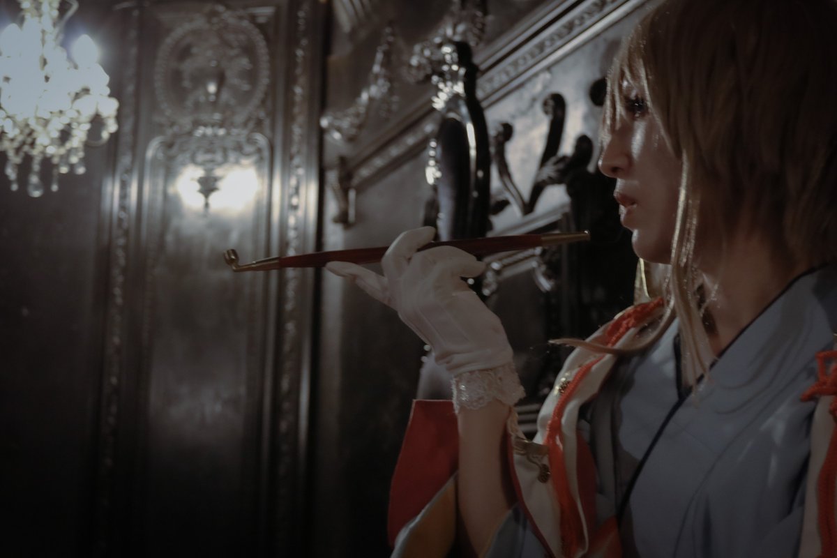 20251104🐰

bnal
izm：ネコナ
撮影：めろ <a href="/ogi_reiko/">めろ(&主猫のサラ氏)</a>
編集：nekona

キョカちゃんはぴばー！
ってことで直近の。
暗めのとこのお写真なので、「銀幕」みたいなのを意識して編集してみた。キョカ作品はお芝居になっているものも多いし、ご本人もお芝居すきだからね。

#1026覚醒あわせ　#ネコナ写真