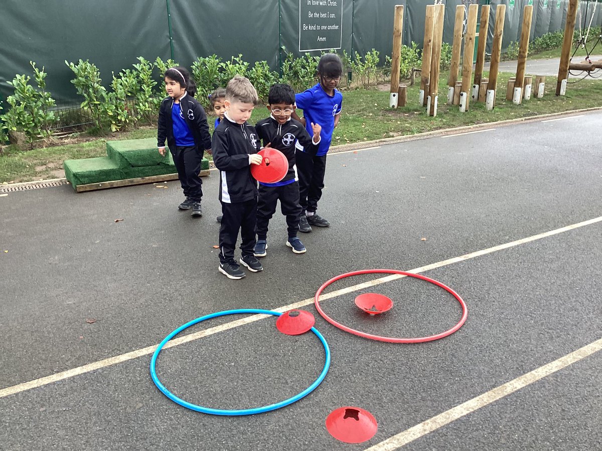 StCuthbertsPri's tweet image. Year 1 enjoyed some active maths this morning to consolidate their knowledge of part and whole! We created models out of hoops and used our stem sentence to discuss our learning. 🔍✅ #StCuthbertsMaths #StCuthbertsPE