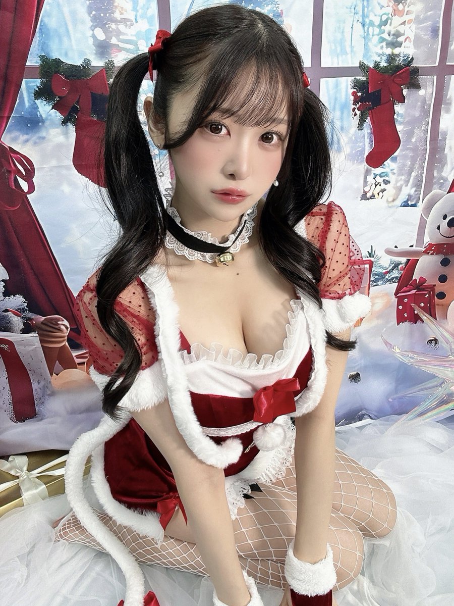 おしらせ❤️#クリスマス宿題チェキ 🎅が
あしたのお昼12時より販売開始します！

🎄販売期間🎄
11/5(水)PM12:00~11/11(火)23:59
🔔販売URL🔔
https://t.co/yWR0fLHX9S

直筆【サイン+宛名+デコレーション】を入れた
1枚1枚撮り下ろしのチェキが
あなたのお家に届きます📮💌💋

サンタコスなどクリスマス〜な衣装を
5パターン  着るよ🥰
(5枚購入から全衣装のコンプリート可能です◎)

アクスタやステッカーなどの特典も👑
なおみんサンタ🎅🏻のこと1枚からでも
ゲットしてもらえたら嬉しいです🎀

⬇️購入枚数ごとの特典内容はこちら⬇️

【5枚特典】
印刷サイン入り個人ブロマイド2枚

【10枚特典】
・印刷サイン入り個人ブロマイド2枚
・直筆サイン／宛名一言メッセージ入りブロマイド1枚

【15枚特典】
・印刷サイン入り個人ブロマイド2枚
・直筆サイン・宛名メッセージ入りブロマイド1枚
・全身ダイカットステッカー
・限定アクスタ（1種）

#charm便  #宿題チェキ