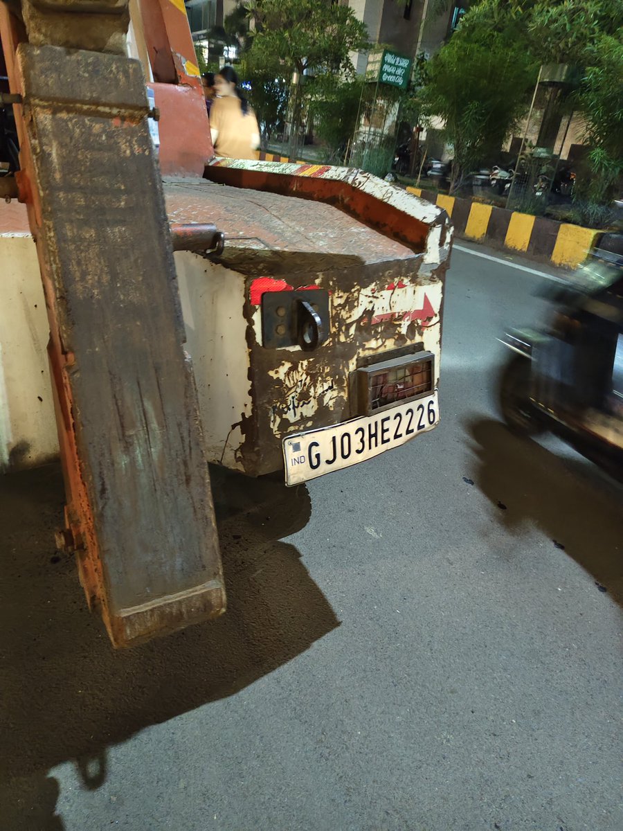 BadassNemesis's tweet photo. These people annoyingly locked car because I got out for a second to give money to a vendor. Just a second later I said yahi hu bhaiya he still locked. https://t.co/ZGeLnc08Et